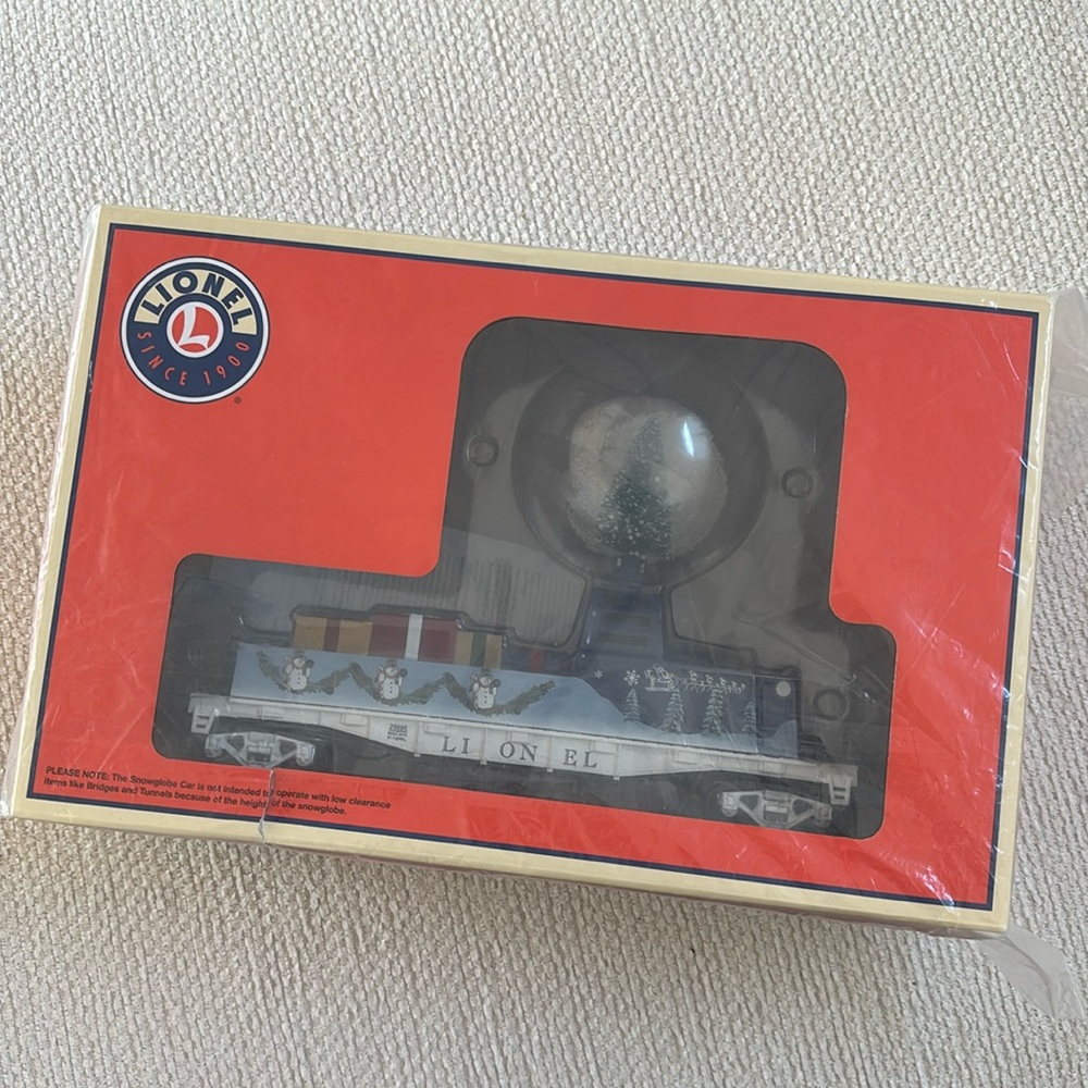 Lionel christmas snow globe flatcar train NWT xmas tree 🎄 globe o scale